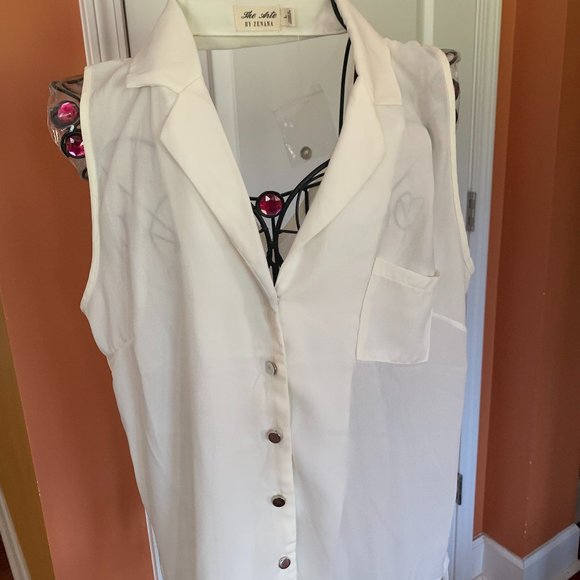 The Arte Sleeveless Top NWT - Picture 8 of 8